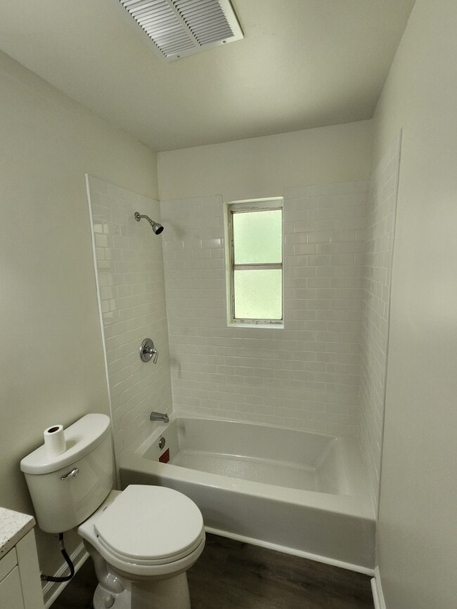Building Photo - 2142 Tullis Dr