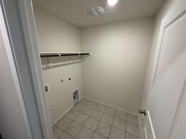 Building Photo - 929 Alton Dr