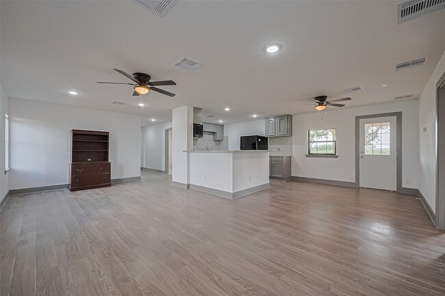 Building Photo - 22334 FM 762 Rd