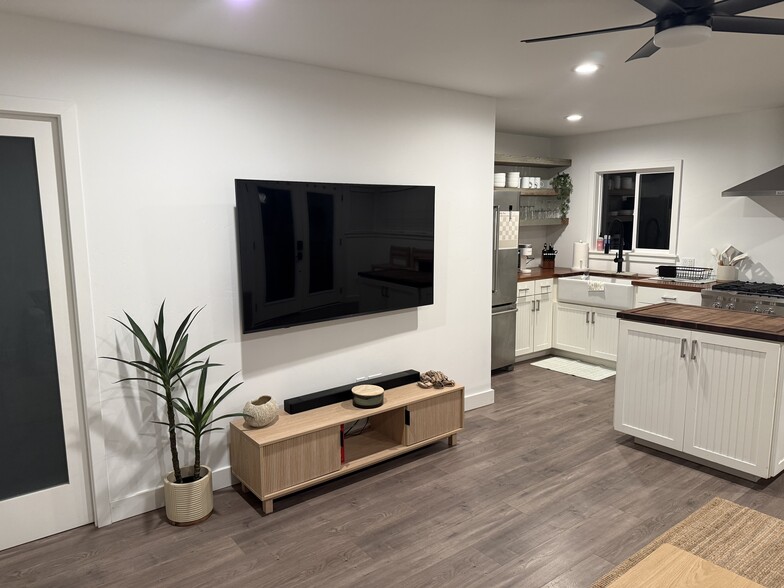 Building Photo - 221 Esparto Ave