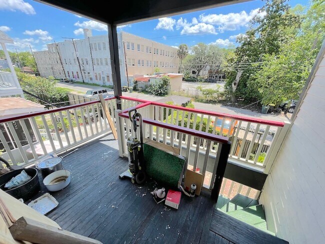 Building Photo - 2 BED | 1 BATH | STARLAND | ONE PARKING SPACE INCLUDED | Available October 2026