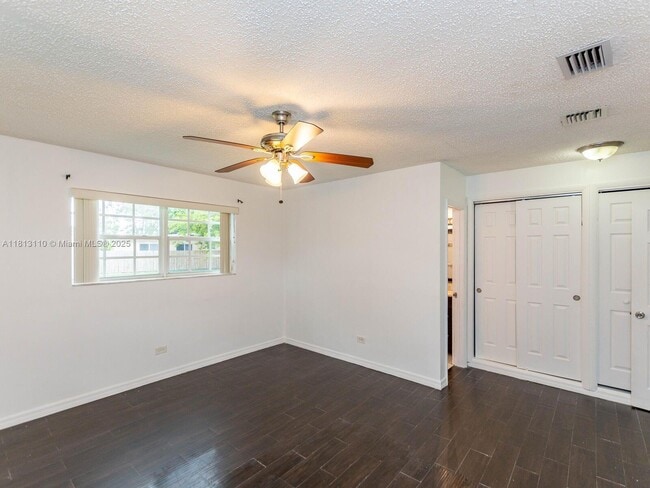 Building Photo - 611 SW 64th Way