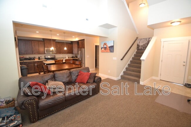 Building Photo - 1867 Trail Heights Dr