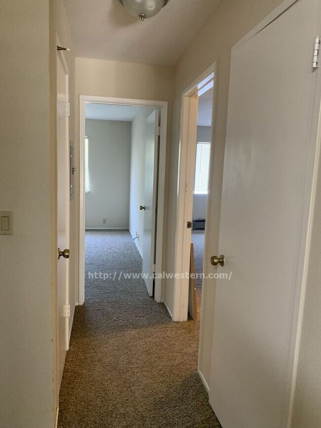 Building Photo - Campbell, Lovely 2 Bedroom and 2 Bath Cond...