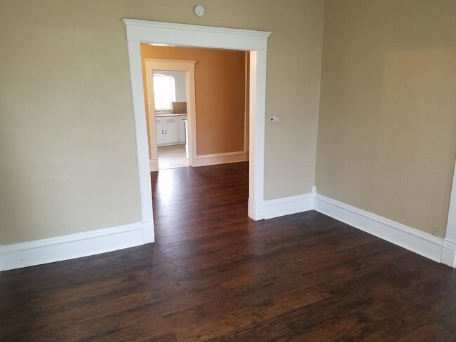 Building Photo - 3 bedroom 1 bath house