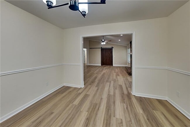 Building Photo - 1110 Lake Dr