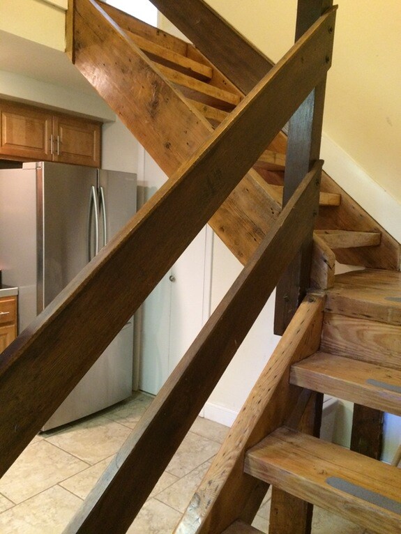 2BR bilevel apartment in historic brownstone 2215 Green St