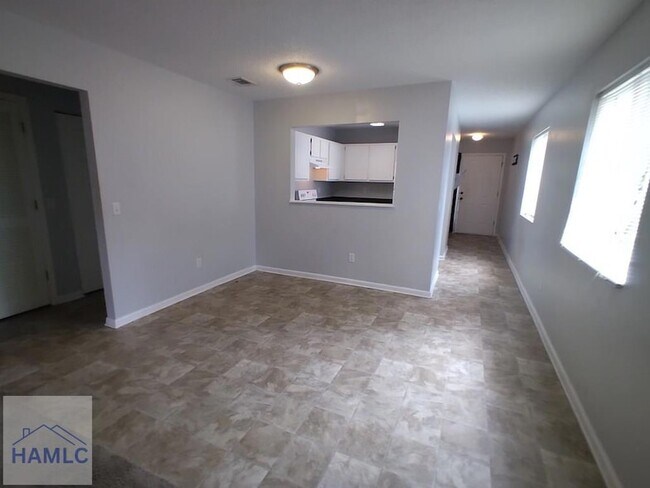 Building Photo - 910 Brett Dr