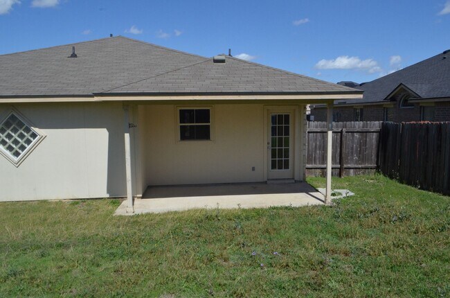 Building Photo - 3 bedroom, 2 bath house