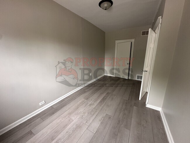 Building Photo - 840 W 19th Ave