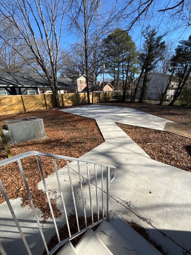 Building Photo - $1000.00 Deposit Special! You're Home Awaits