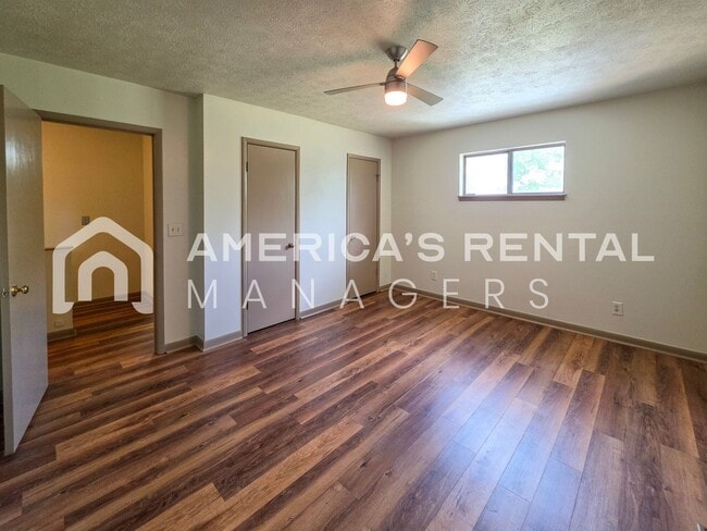 Building Photo - 3100 Apple Valley Ln