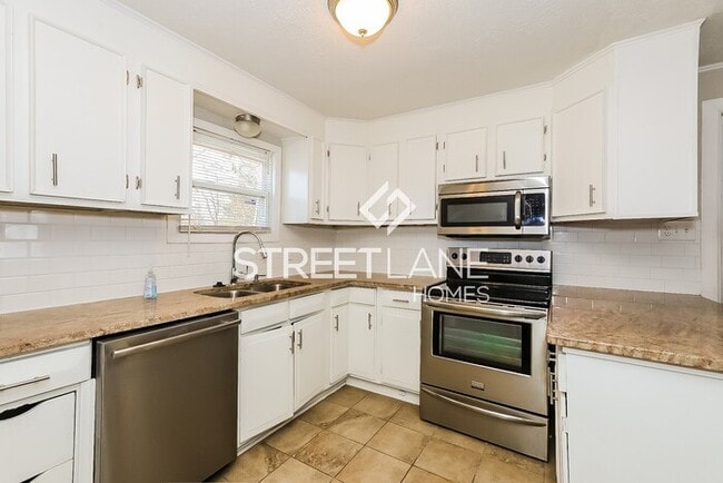 Building Photo - REDUCED!