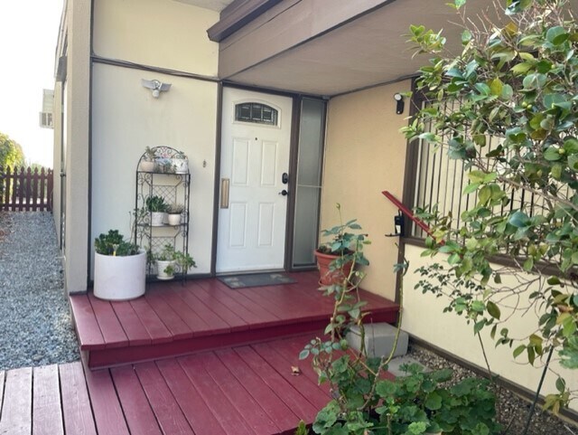 Building Photo - 2112 La Canada Crest Dr