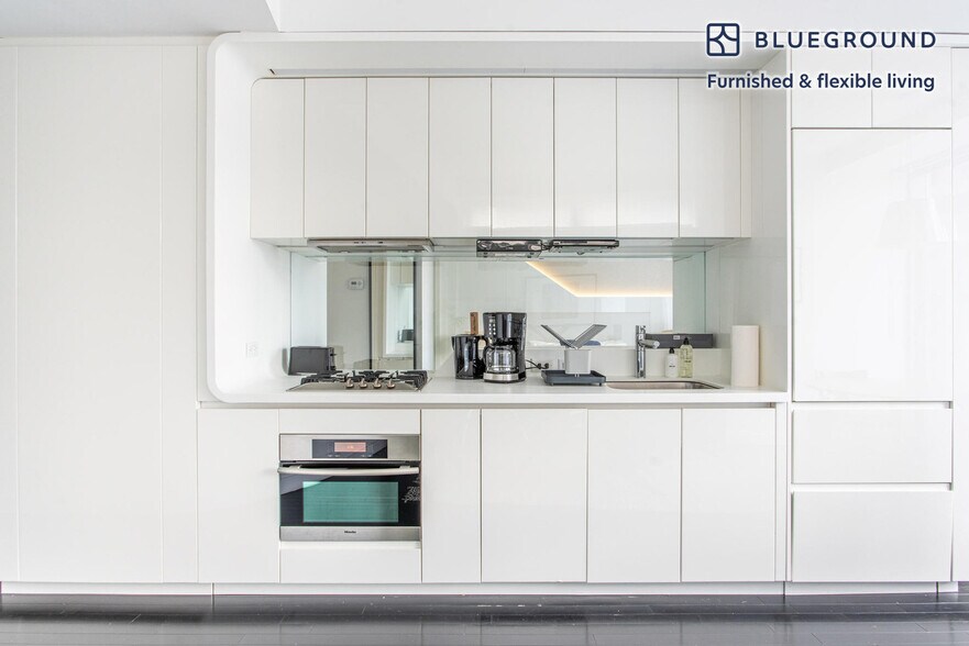 Building Photo - 123 Washington St