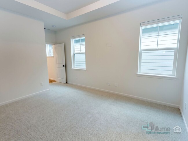 Building Photo - 8331 SE Kinnaman St