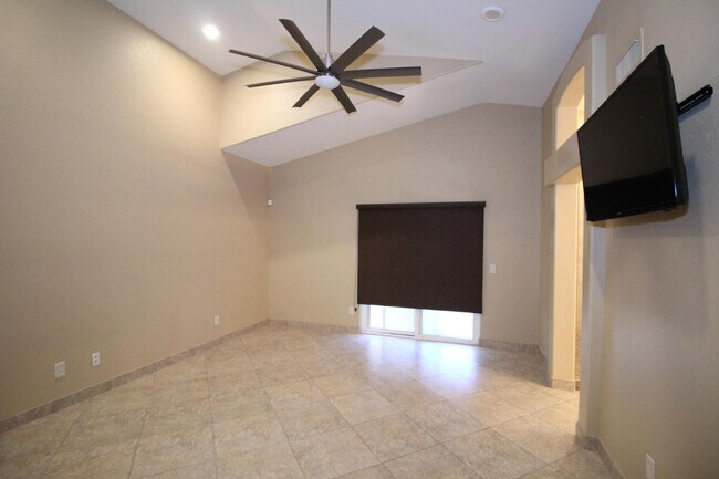 Building Photo - 5437 W Bluefield Ave