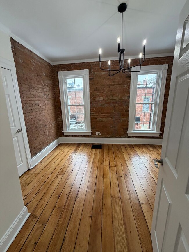 Building Photo - Fully Renovated 3BR/1.5 Bath in Olde Towne East!