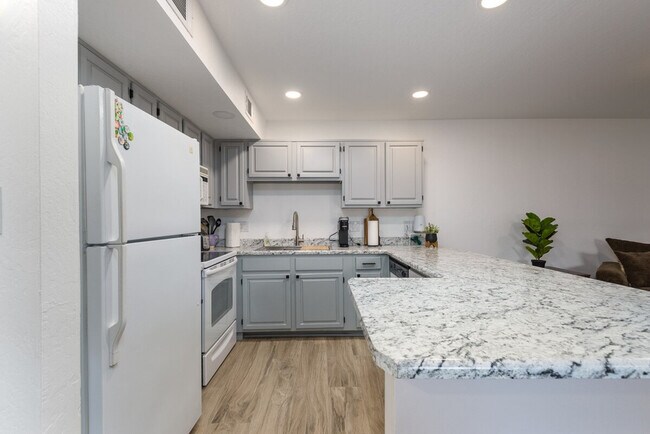 Building Photo - 2959 N 68th Pl