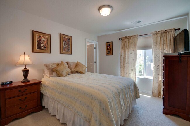 Building Photo - 2809 Eagle Dr