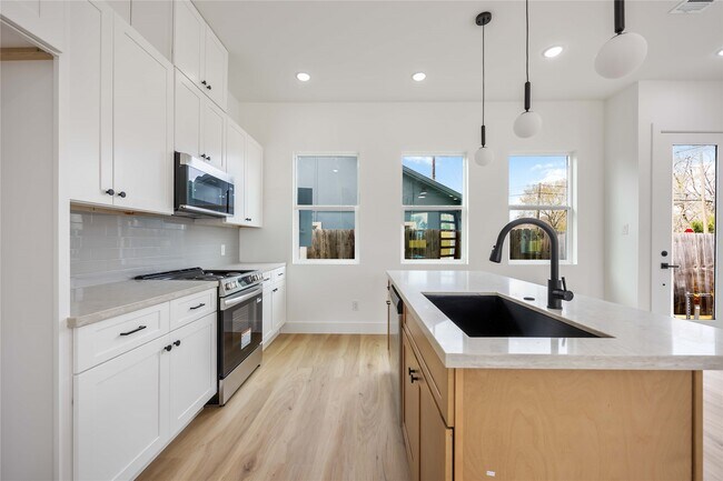 Building Photo - 4804 Carmen St