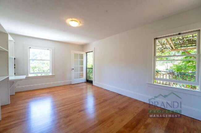 Building Photo - 2 Ahrens Ln