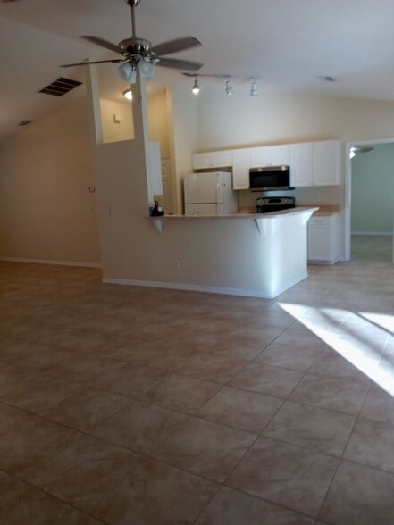 Building Photo - 17031 Hillsborough Blvd