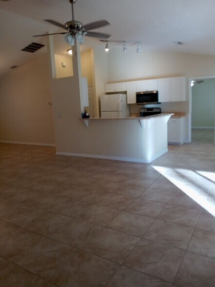 Building Photo - Charming 3-Bedroom Home in Port Charlotte, FL