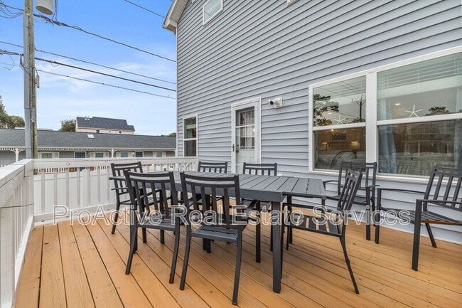 Building Photo - 9575 14th Bay St