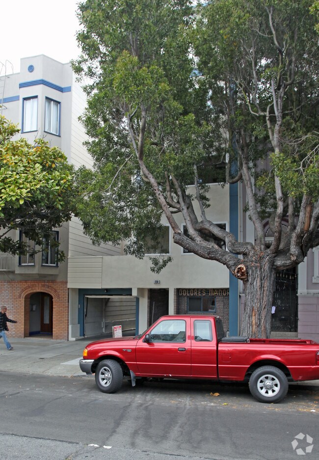 Primary Photo - Dolores Manor