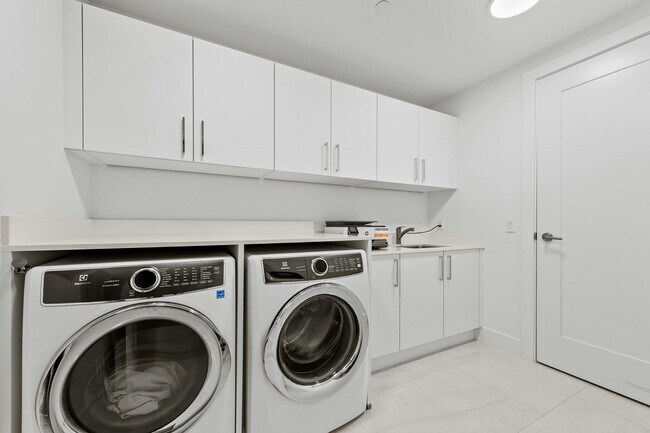 Building Photo - 5000 N Ocean Dr