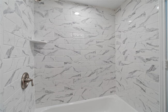 Building Photo - 805 28 1/2 St