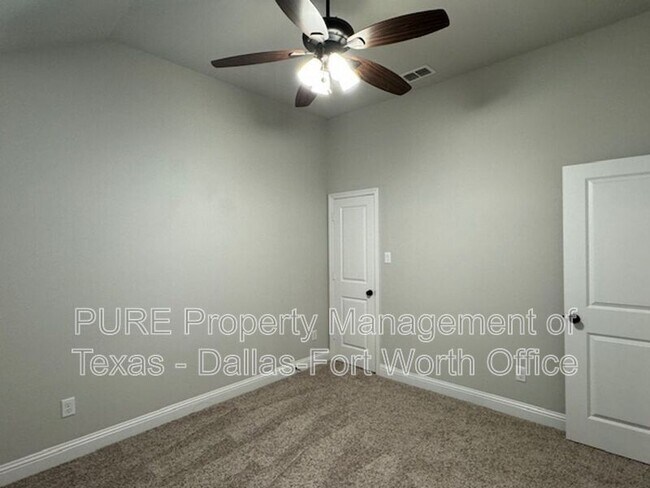 Building Photo - 1612 Town Creek Cir