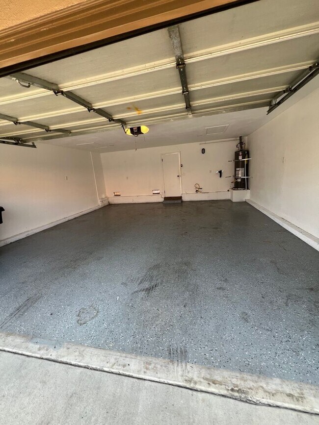 Building Photo - Charming upgraded home!