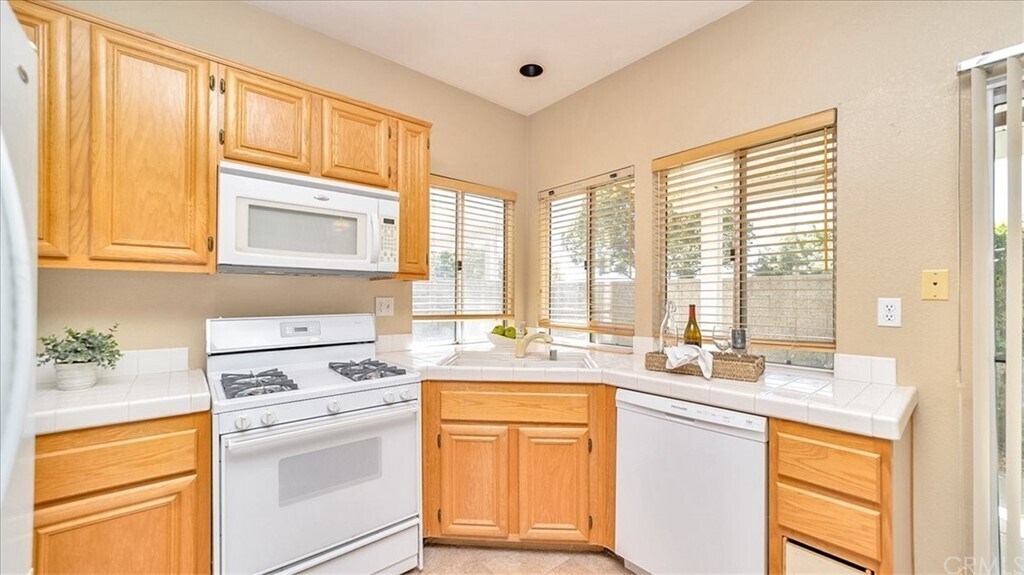 Building Photo - 28925 Cll Rivera