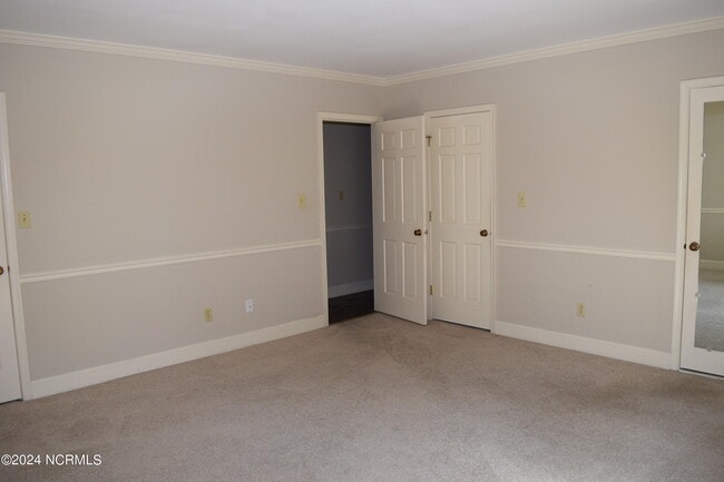 Building Photo - 120 Racquet Ln
