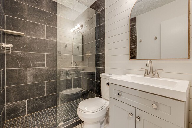 Building Photo - Lovely, Remodeled 3-Bedroom Home in West Asheville with Fenced-In Yard (6 or 12 Month Lease Options)