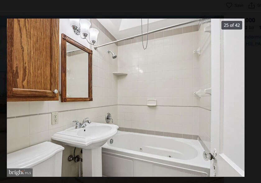 Full bathroom - 717 Windermere Ave