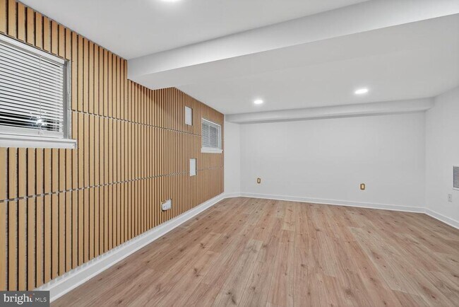 Building Photo - 1607 D St NE