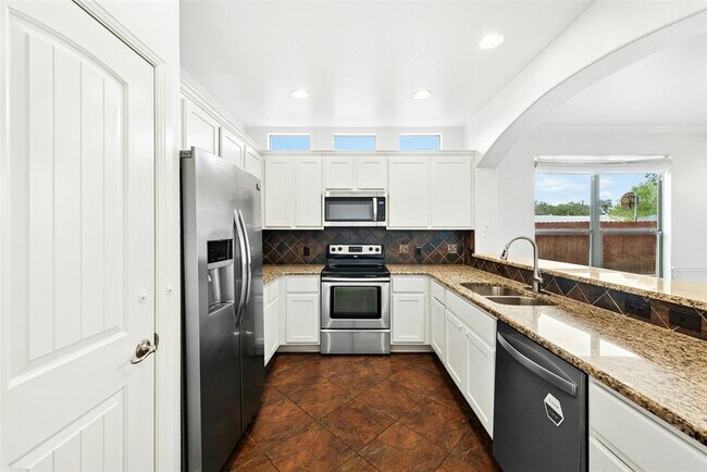 Building Photo - 430 Old Fitzhugh Rd