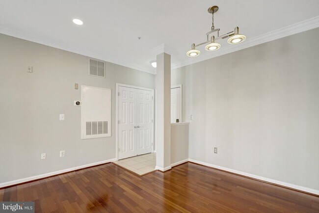 Building Photo - 4850 Eisenhower Ave