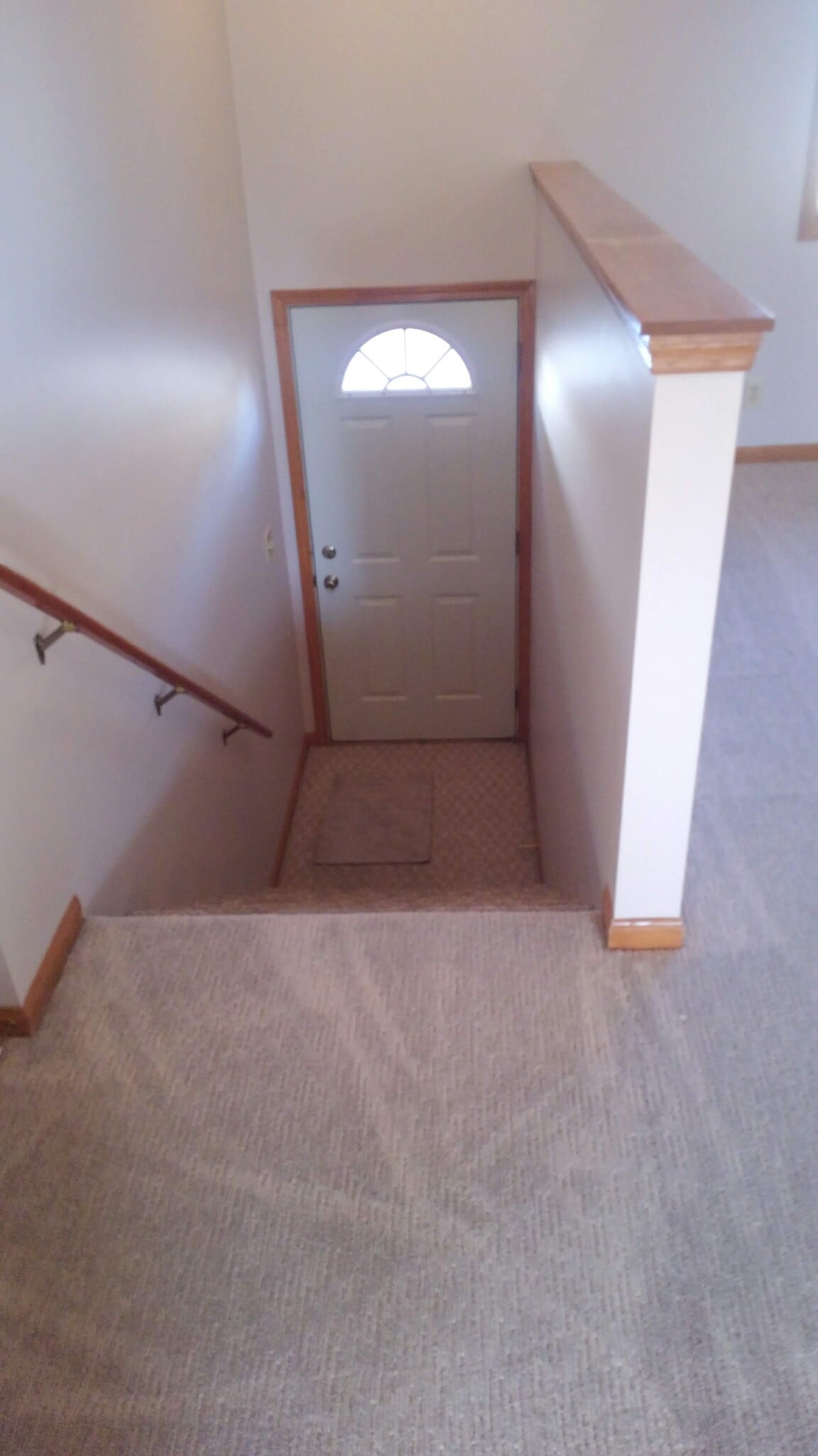 front door enterence - 601 Thomas Dr
