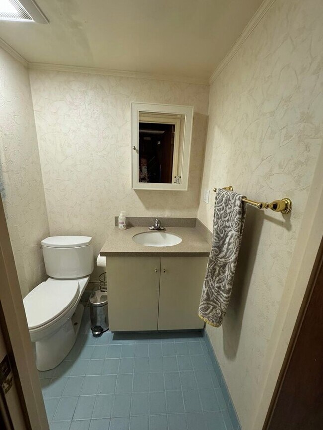 Building Photo - Elegant Geneva Heights Family Home