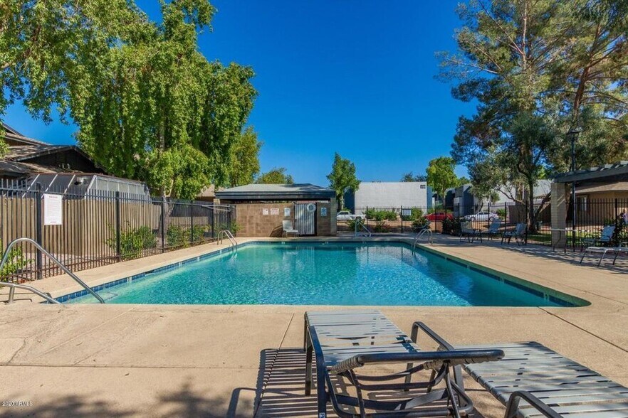 Building Photo - 286 W Palomino Dr
