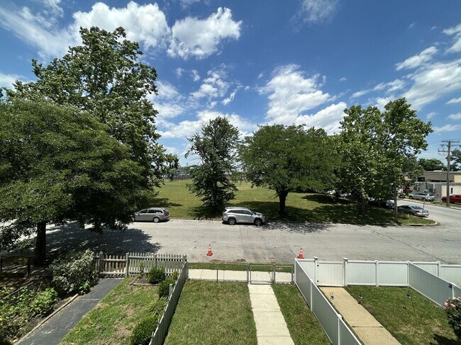 Building Photo - 1625 Spruce St