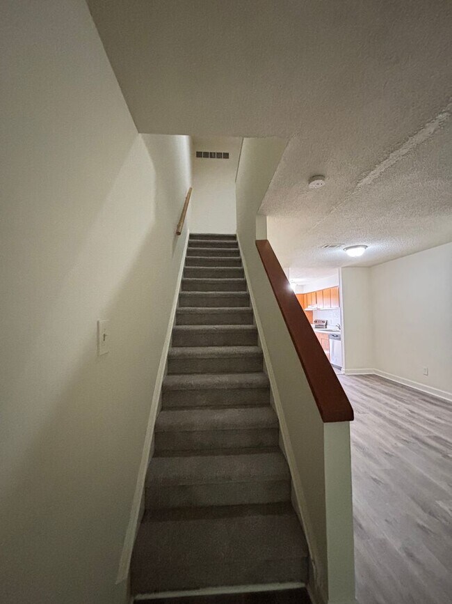 Building Photo - 2502 Avent Ferry Rd