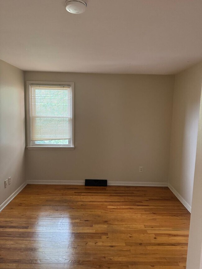Building Photo - 4763-4765 Nugent Dr