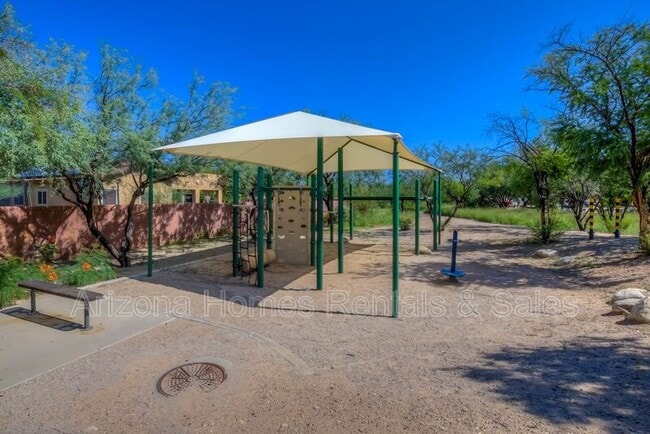 Building Photo - 6413 S Woodland Hills Dr