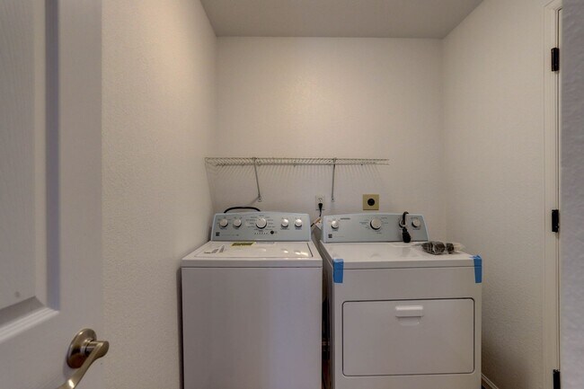 Building Photo - Fully Remodeled 3 Bed/2.5 Bath Northglenn ...