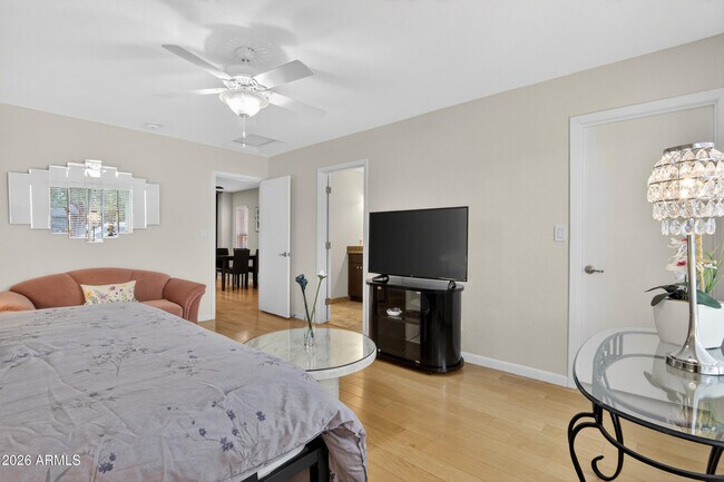 Building Photo - 1128 E Rowlands Ln